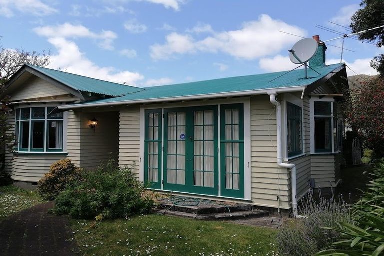 Photo of property in 110 Waiwhetu Road, Waterloo, Lower Hutt, 5011
