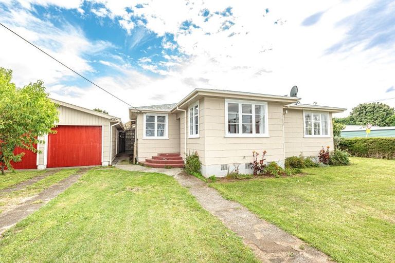 Photo of property in 104 Weraroa Road, Waverley, 4510