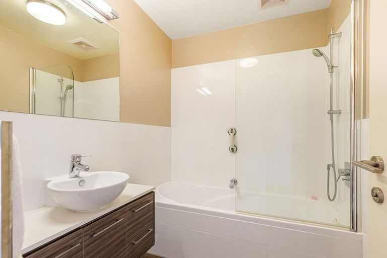 Photo of property in 33 Parkside Drive, Orewa, 0931