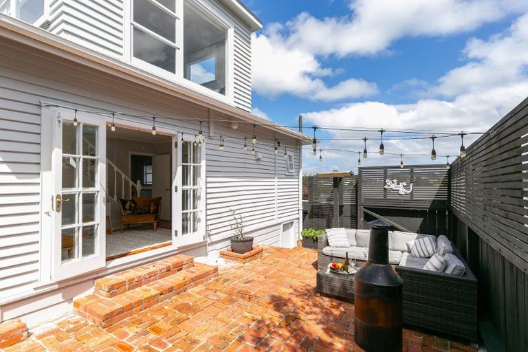 Photo of property in 15 Omar Street, Khandallah, Wellington, 6035