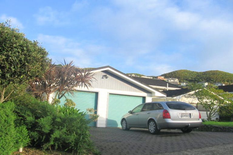 Photo of property in 3 Deveron Place, Tawa, Wellington, 5028