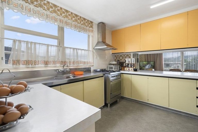 Photo of property in 24 Westview Grove, Miramar, Wellington, 6022