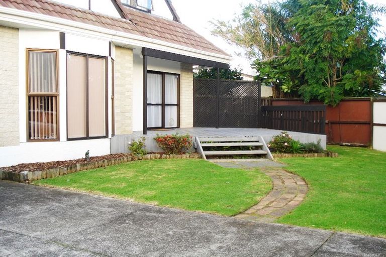 Photo of property in 2/9 Askew Place, Farm Cove, Auckland, 2012