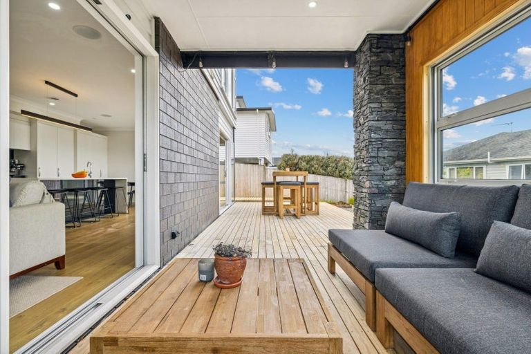 Photo of property in 2 Tauwaka Crescent, Riverhead, 0820