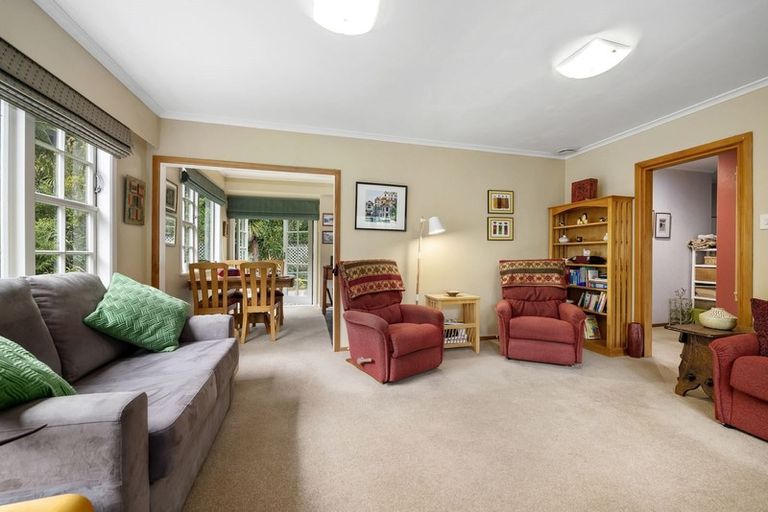 Photo of property in 136 Pinehaven Road, Pinehaven, Upper Hutt, 5019