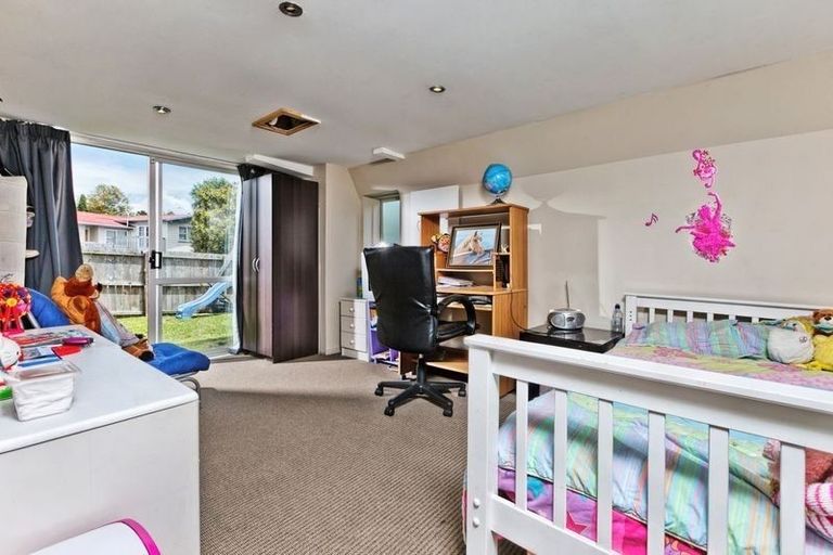 Photo of property in 2/85 Diana Drive, Glenfield, Auckland, 0627