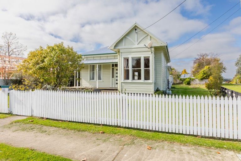 Photo of property in 19 Rochfort Street, Otane, 4202