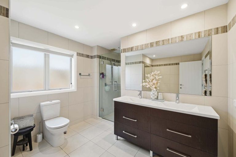 Photo of property in 31 Beechwood Road, Rothesay Bay, Auckland, 0630