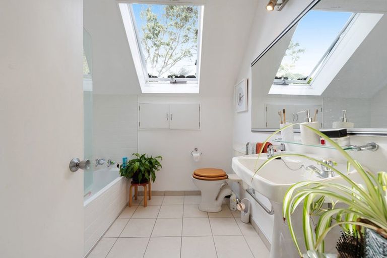 Photo of property in 16 Plymouth Street, Karori, Wellington, 6012