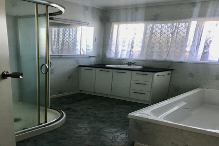 Photo of property in 6 Birdie Place, Red Beach, 0932