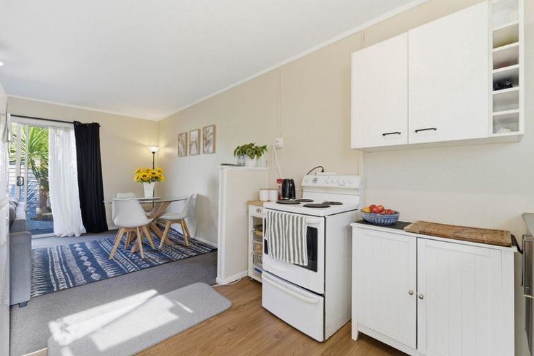 Photo of property in 2/15 Phoenix Place, Papatoetoe, Auckland, 2025