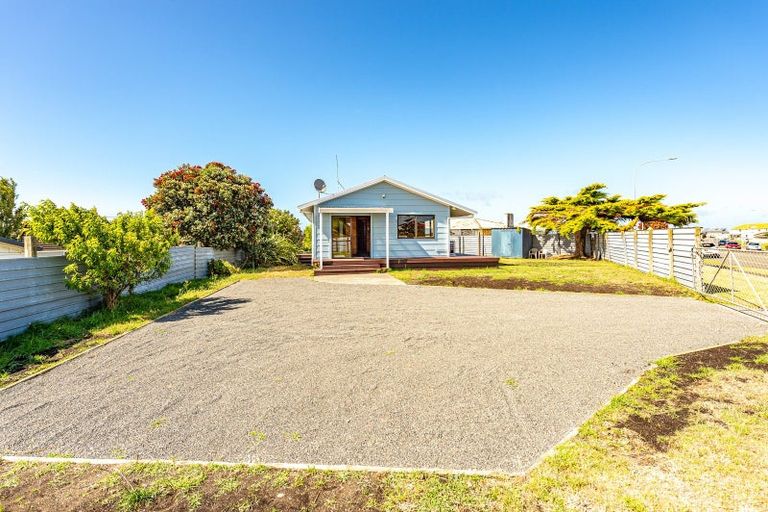 Photo of property in 35 Cross Street, Castlecliff, Whanganui, 4501
