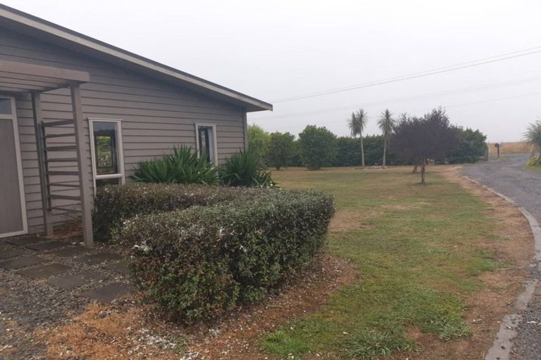 Photo of property in 75 Waikawa Beach Road, Manakau, Levin, 5573