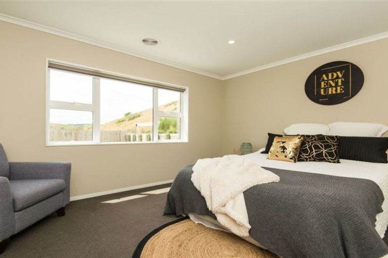 Photo of property in 114 Amesbury Drive, Churton Park, Wellington, 6037