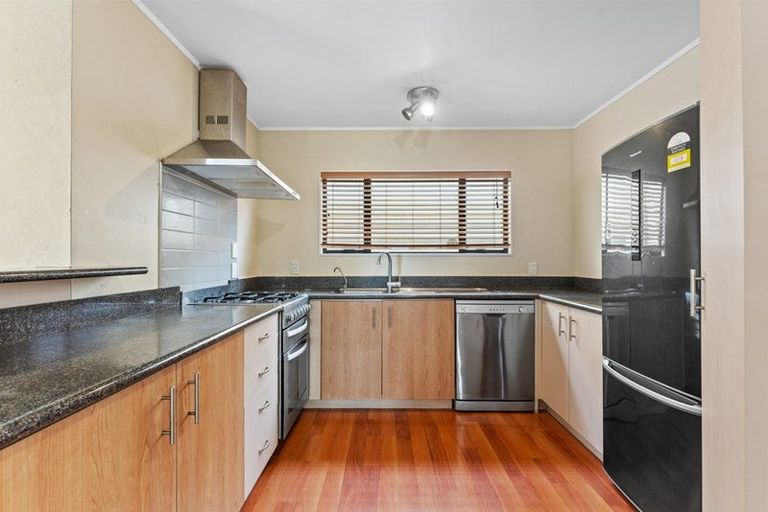 Photo of property in 2/12 Helicon Place, Totara Vale, Auckland, 0629