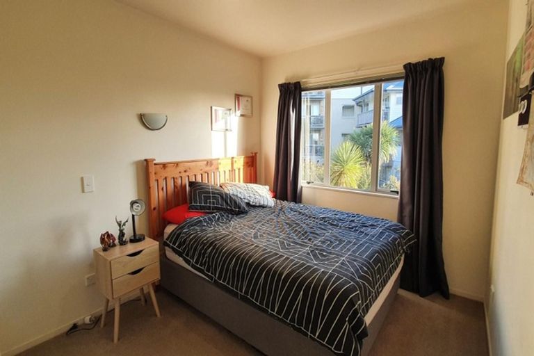 Photo of property in 21 Springwater Vale, Unsworth Heights, Auckland, 0632