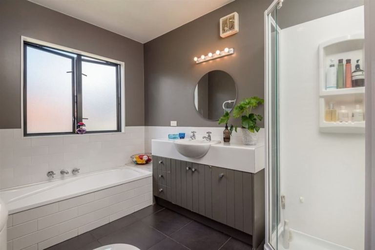 Photo of property in 2/9 Maleme Avenue, Belmont, Auckland, 0622