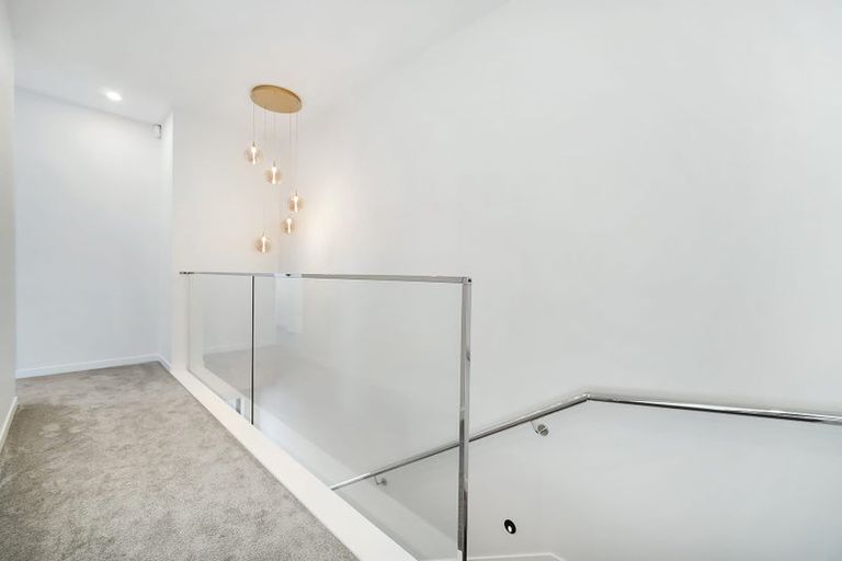 Photo of property in 23 Puihi Crescent, Massey, 0614