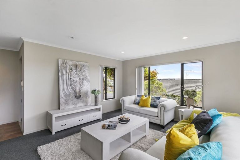 Photo of property in 17 Black Teal Close, Unsworth Heights, Auckland, 0632