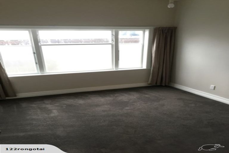 Photo of property in 122 Rongotai Road, Kilbirnie, Wellington, 6022