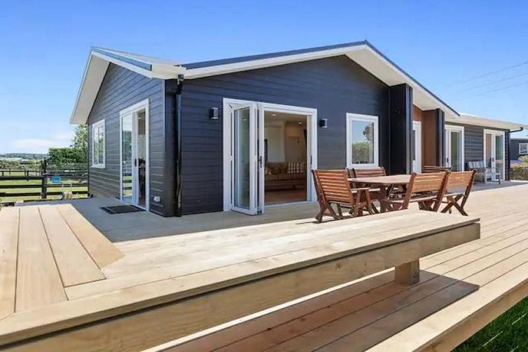 Photo of property in 43 Donnelly Street, Oakura, 4314