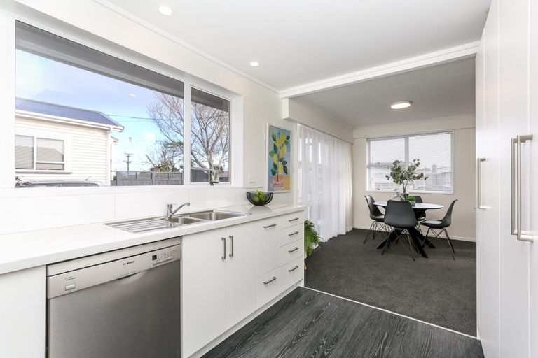 Photo of property in 2/25 Wallath Road, Westown, New Plymouth, 4310