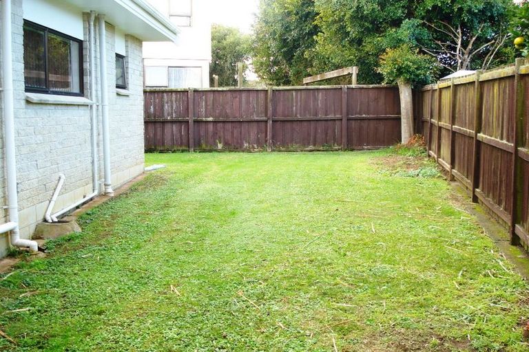 Photo of property in 2/9 Askew Place, Farm Cove, Auckland, 2012