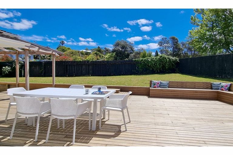 Photo of property in 1 Celina Place, Browns Bay, Auckland, 0630