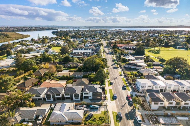 Photo of property in 71a Matipo Road, Te Atatu Peninsula, Auckland, 0610