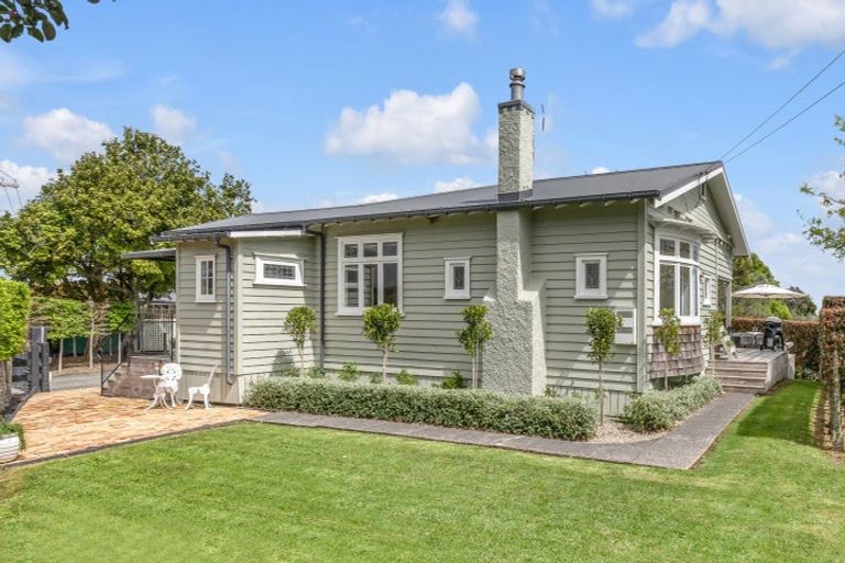 Photo of property in 17 Griggs Road, Whitford, Howick, 2571