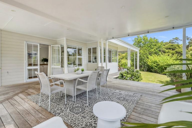 Photo of property in 27 Almond Grove, Greenhithe, Auckland, 0632
