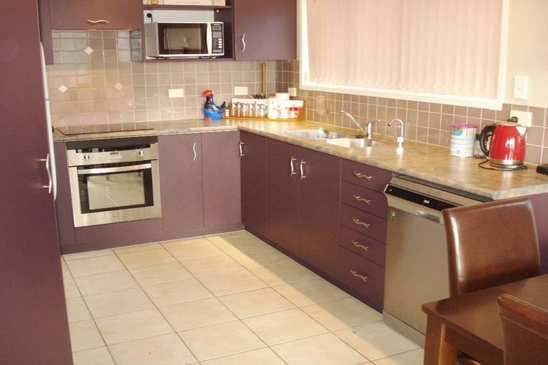 Photo of property in 2/9 Askew Place, Farm Cove, Auckland, 2012