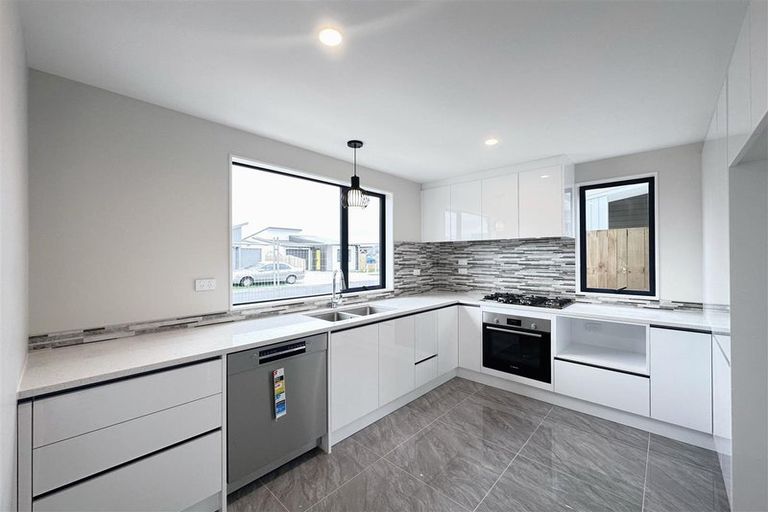 Photo of property in 3 Fredrick Hanson Road, Papakura, 2110