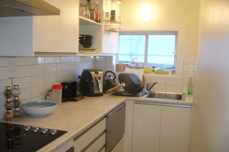 Photo of property in 4 Hawker Street, Mount Victoria, Wellington, 6011