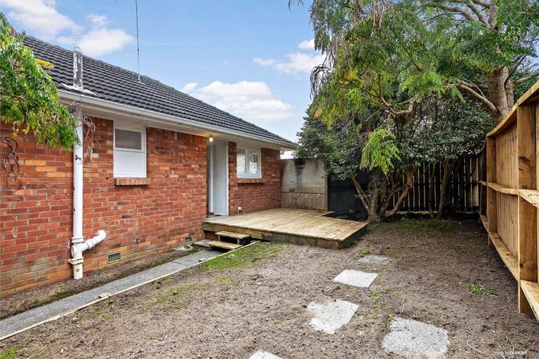 Photo of property in 26 Vodanovich Road, Te Atatu South, Auckland, 0610
