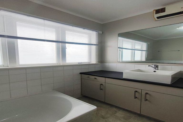 Photo of property in 13 Marina Road, Torbay, Auckland, 0630