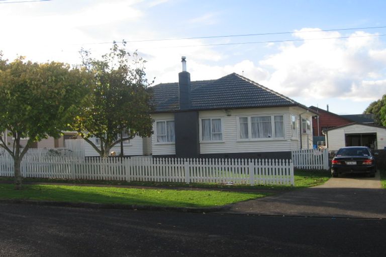 Photo of property in 11 Fyfe Avenue, Papatoetoe, Auckland, 2025