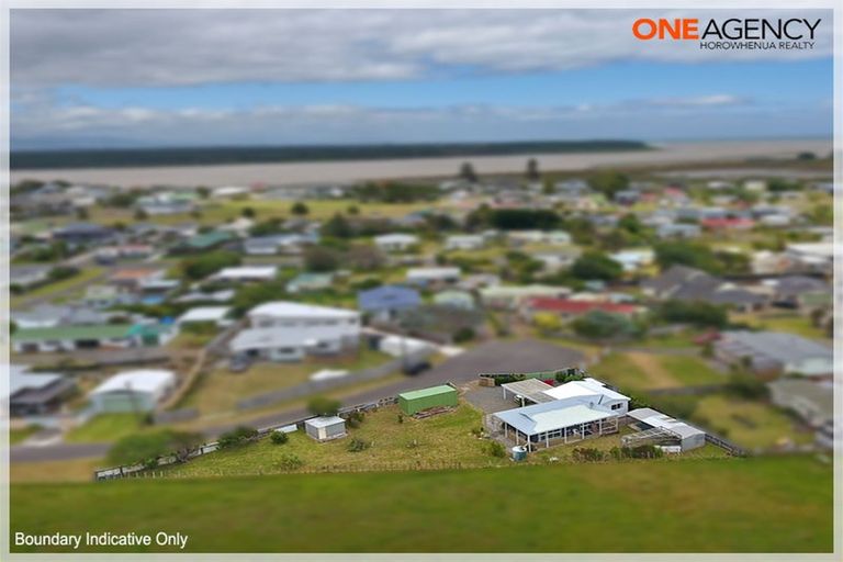 Photo of property in 6 Watchorn Place, Foxton Beach, Foxton, 4815