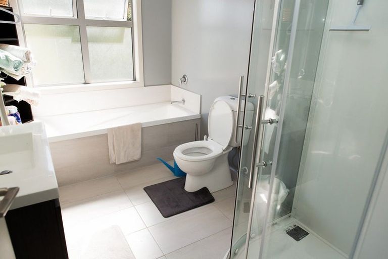 Photo of property in 8 Brindle Way, Newlands, Wellington, 6037