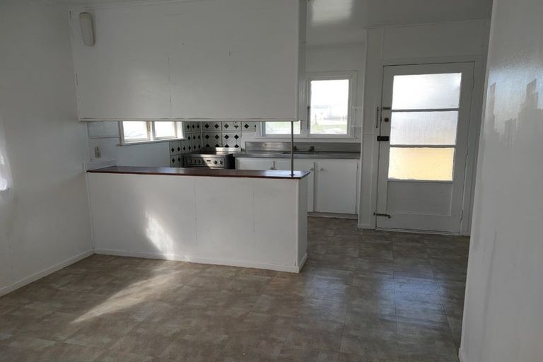 Photo of property in 25 Raglan Street, Mangere East, Auckland, 2024