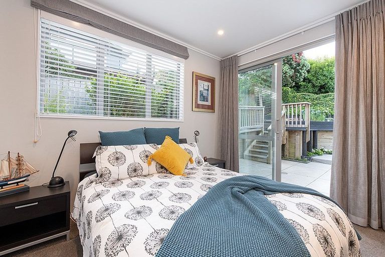 Photo of property in 3a Rossmore Terrace, Murrays Bay, Auckland, 0630