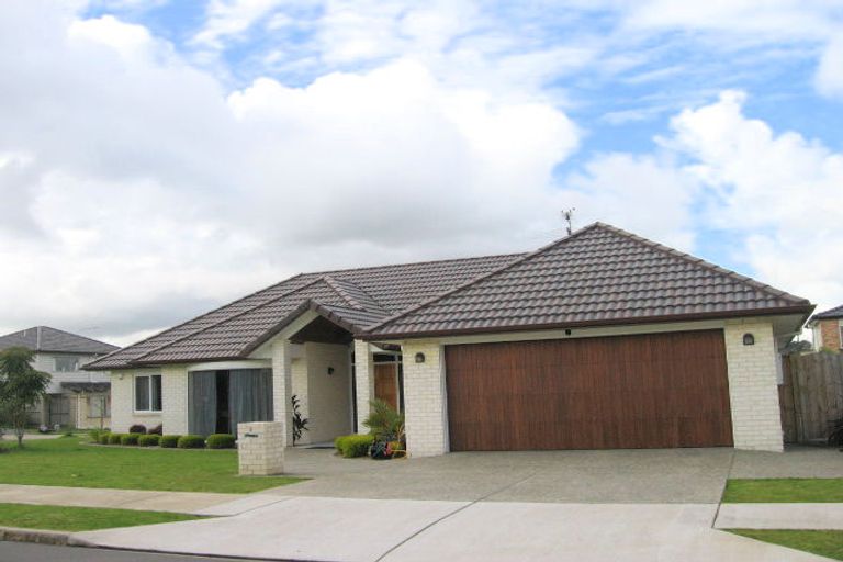 Photo of property in 2 Cambrian Crescent, Flat Bush, Auckland, 2016