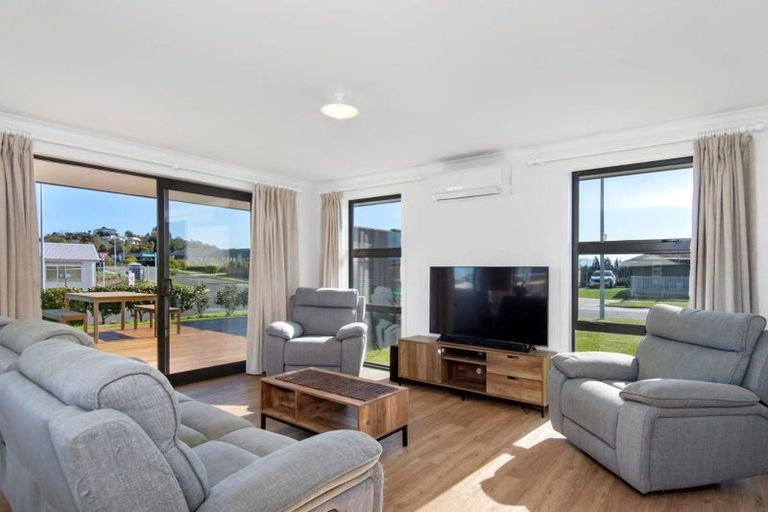 Photo of property in 2 Stingray Drive, Omokoroa, 3114