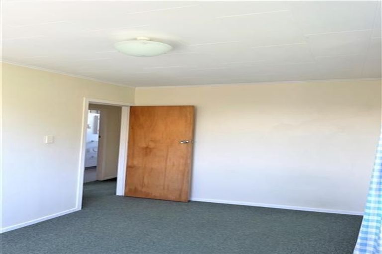 Photo of property in 41 Versailles Street, Karori, Wellington, 6012