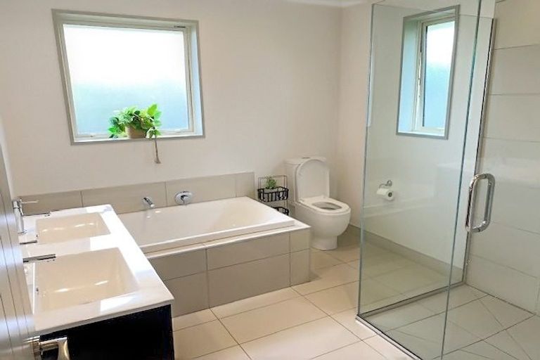 Photo of property in 2 Binyon Place, Rolleston, 7614