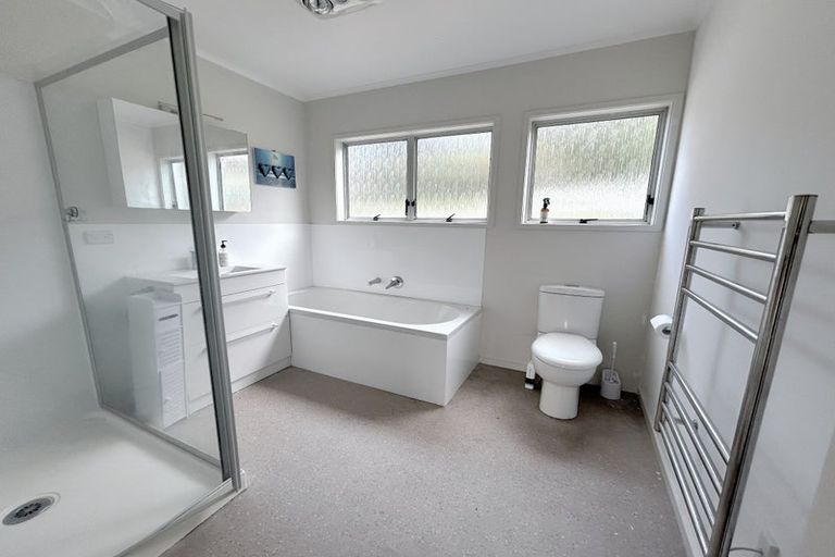 Photo of property in 32 Sapphire Place, Bayview, Auckland, 0629