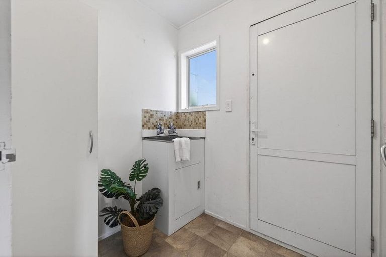 Photo of property in 4 Rhodes Drive, Kelvin Grove, Palmerston North, 4414