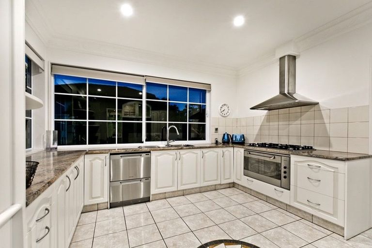Photo of property in 18 Mansion Court, West Harbour, Auckland, 0618