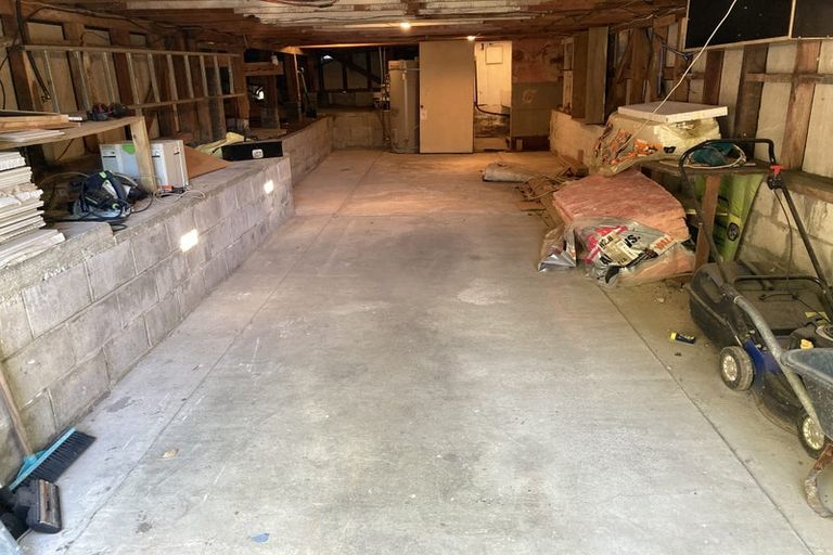 Photo of property in 1/12 Selwyn Crescent, Forrest Hill, Auckland, 0620