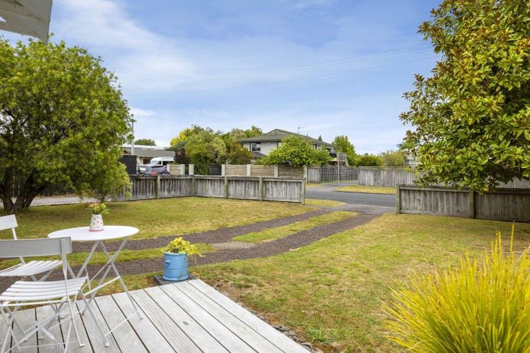 Photo of property in 1/17 Rainbow Drive, Rainbow Point, Taupo, 3330